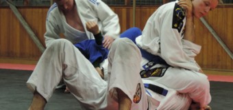 Brazilian jiu-jitsu: much better to be two to roll!