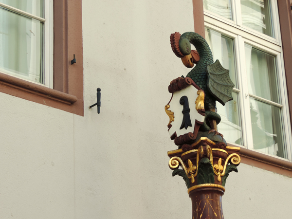 Statue de fontaine, vieille ville Bâle